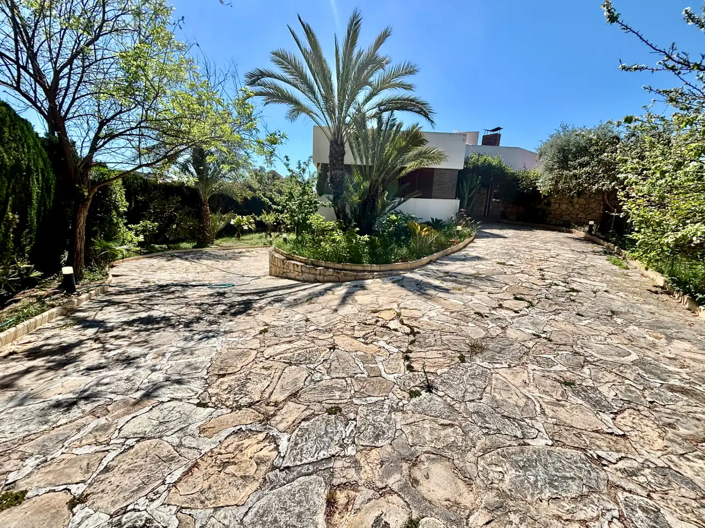 Vista exterior de Casa o xalet en venda en Alicante / Alacant amb Jardí privat, Terrassa i Traster