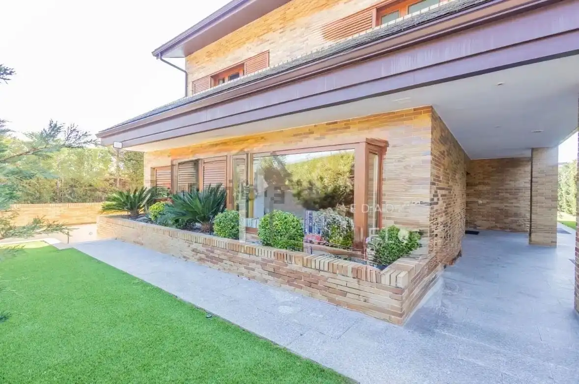 Exterior view of Houses for sale in Ciudalcampo  with Air Conditioner, Heating and Private garden
