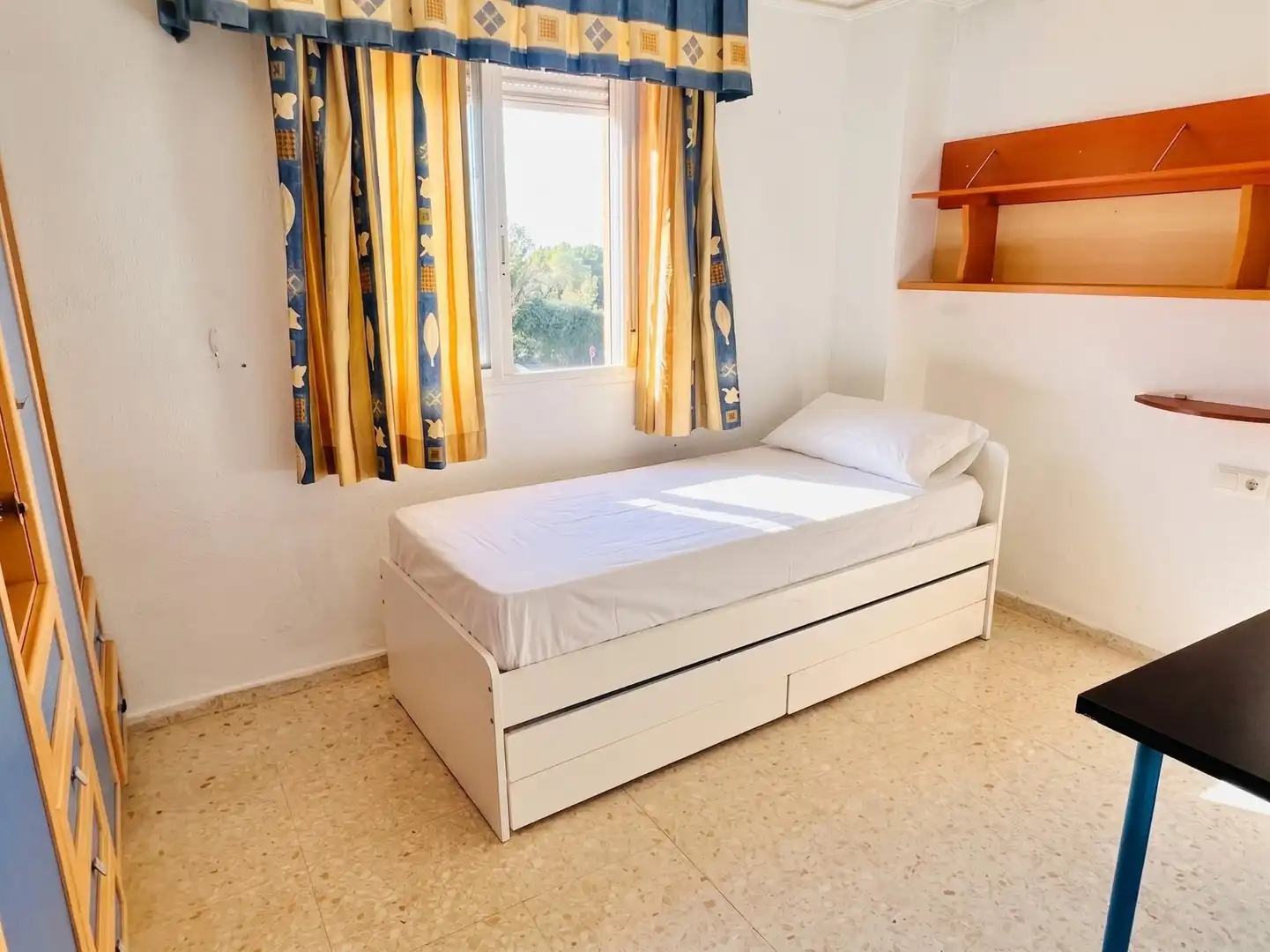 Piso en venta en Calle MONTSERRAT ROIG, Martiricos - La Roca - La Rosaleda