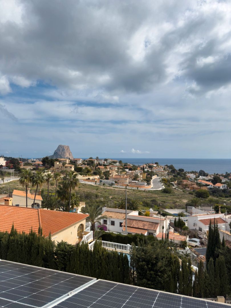 Vista exterior de Casa adosada en venda en Calpe / Calp amb Aire condicionat, Terrassa i Moblat