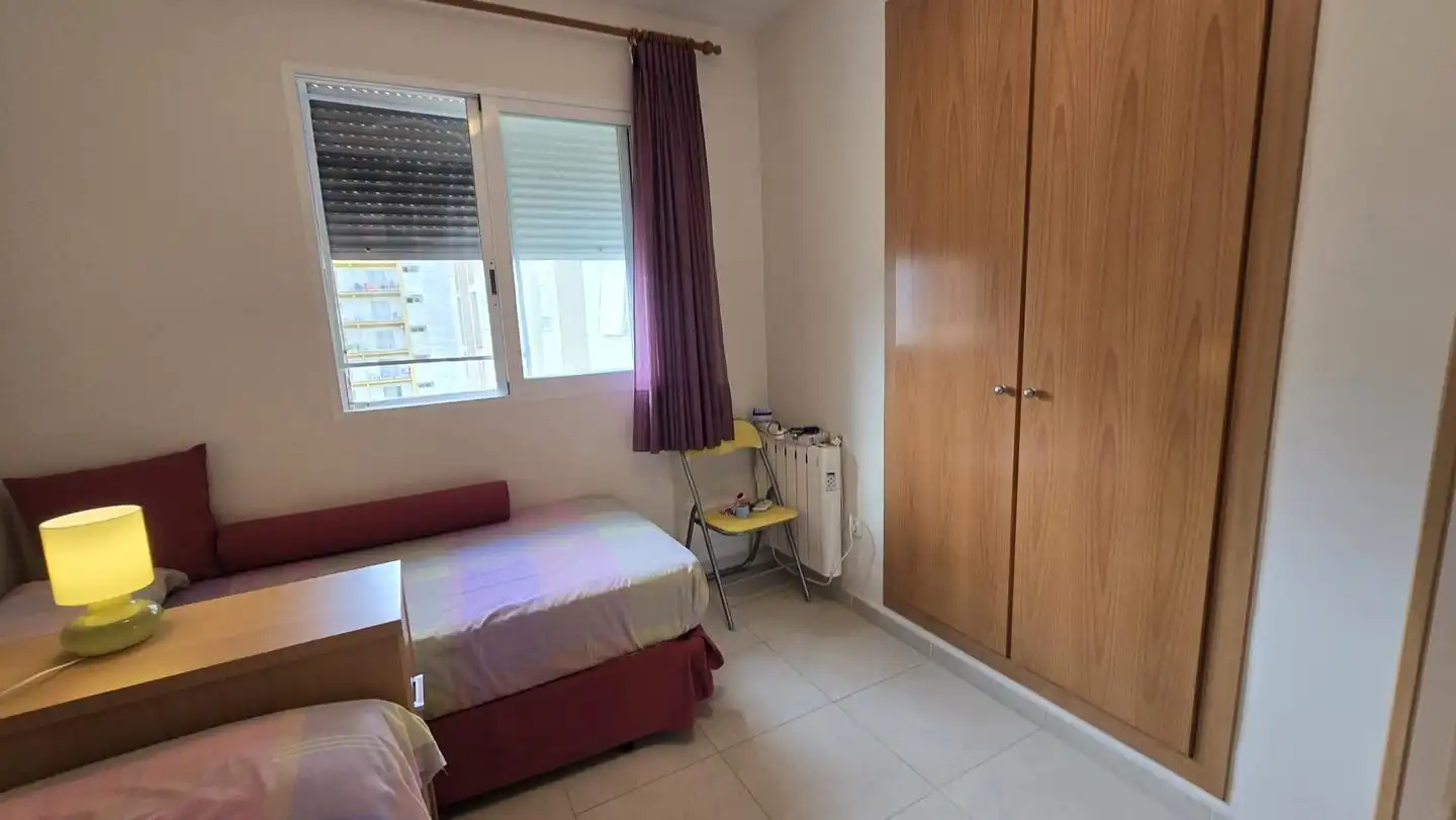 Habitación de Apartamento de alquiler en Gandia con Terraza, Amueblado y Piscina comunitaria