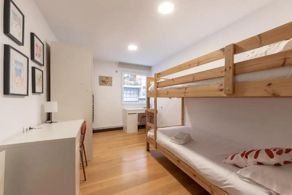 Habitación de Piso en venta en Bilbao  con Calefacción, Parquet y Amueblado