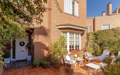 Vista exterior de Casa o xalet en venda en  Granada Capital amb Terrassa i Piscina