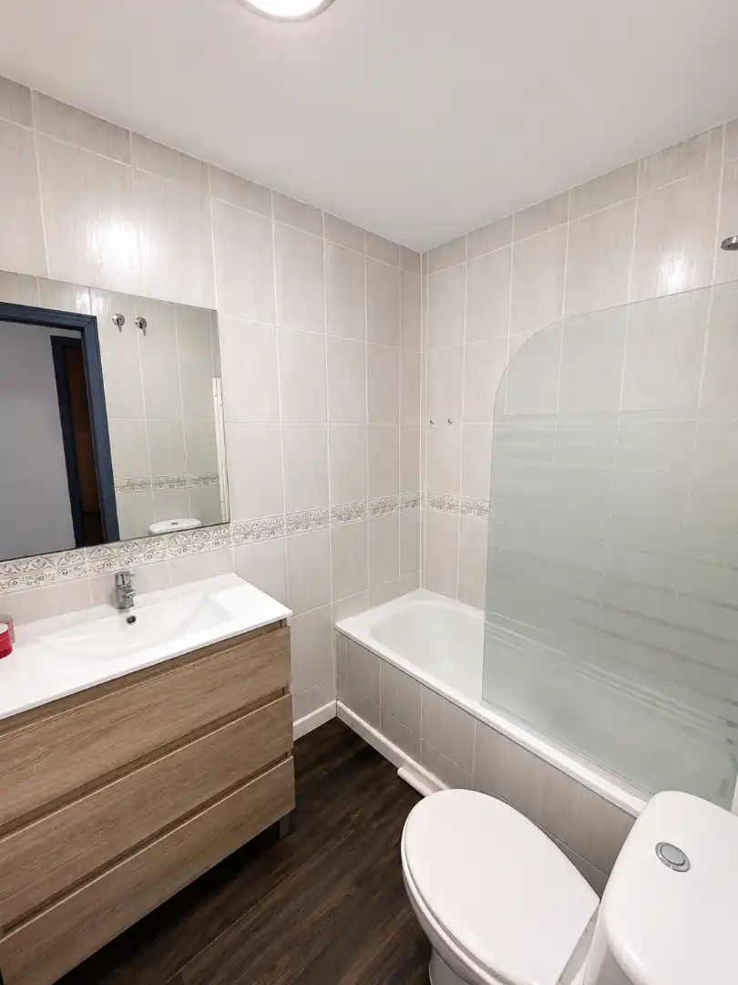 Bany de Dúplex en venda en Vélez-Málaga amb Aire condicionat, Terrassa i Piscina comunitària
