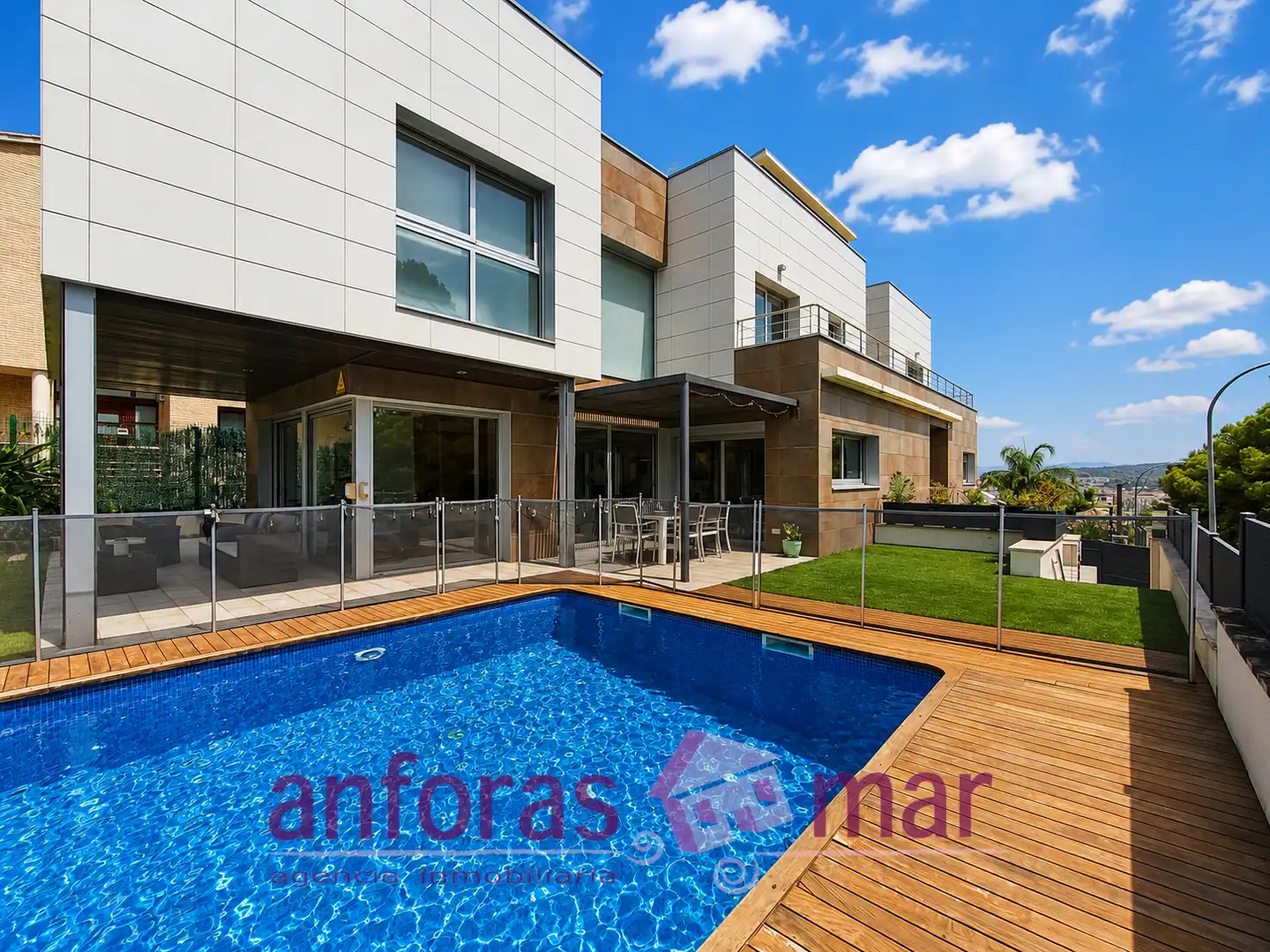 Piscina de Casa o xalet en venda en El Vendrell amb Aire condicionat, Calefacció i Jardí privat