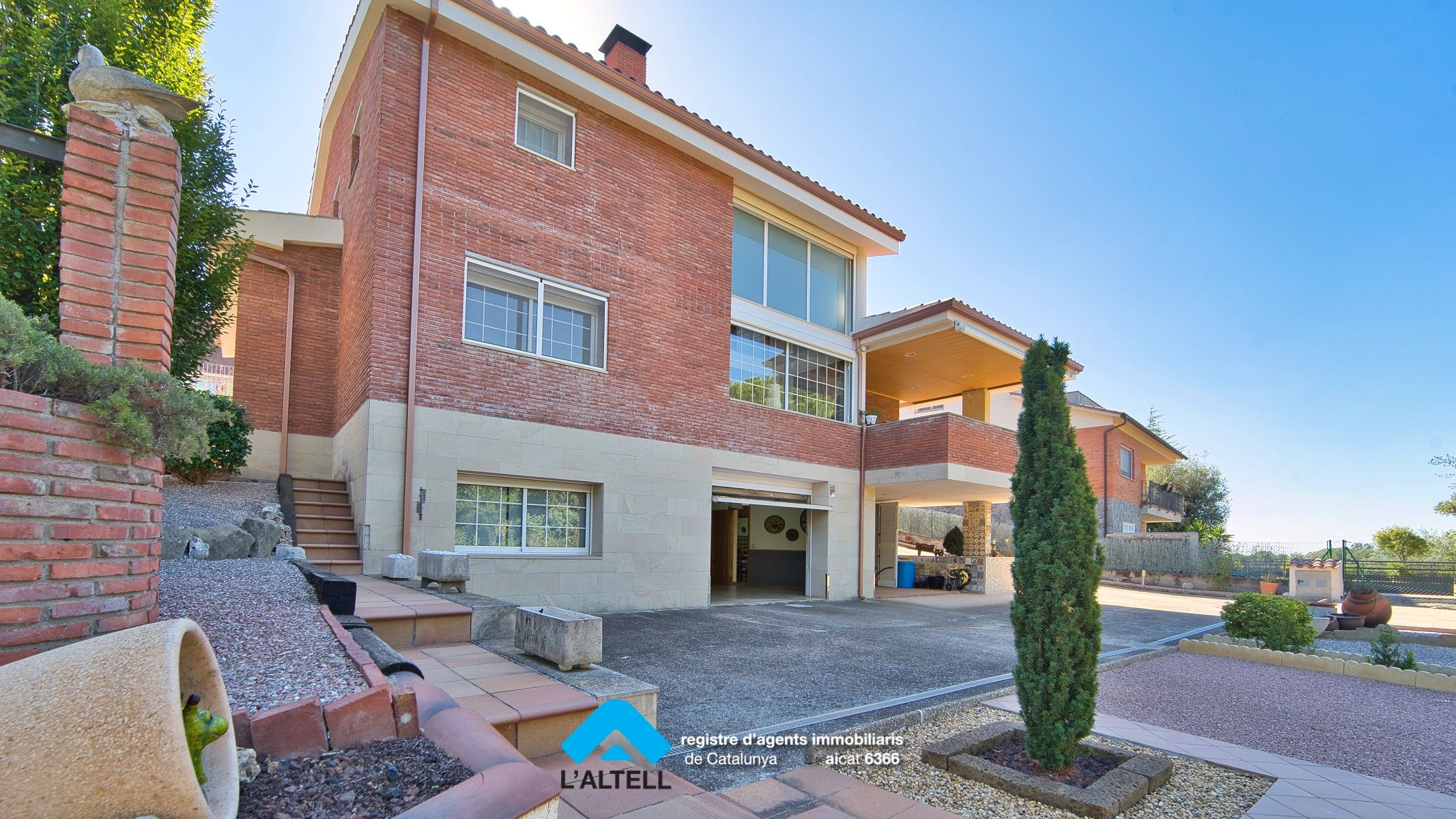 Vista exterior de Casa o xalet en venda en L'Ametlla del Vallès amb Calefacció, Jardí privat i Terrassa