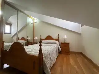 Schlafzimmer von Maisonette zur Miete in León Capital  mit Heizung, Parkett und Terrasse