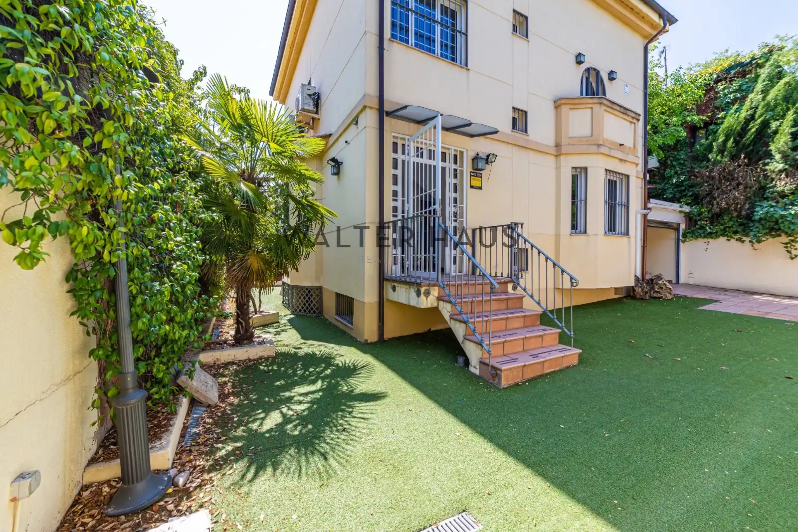 Vista exterior de Casa o chalet en venta en Madrid con Aire acondicionado, Jardín privado y Terraza