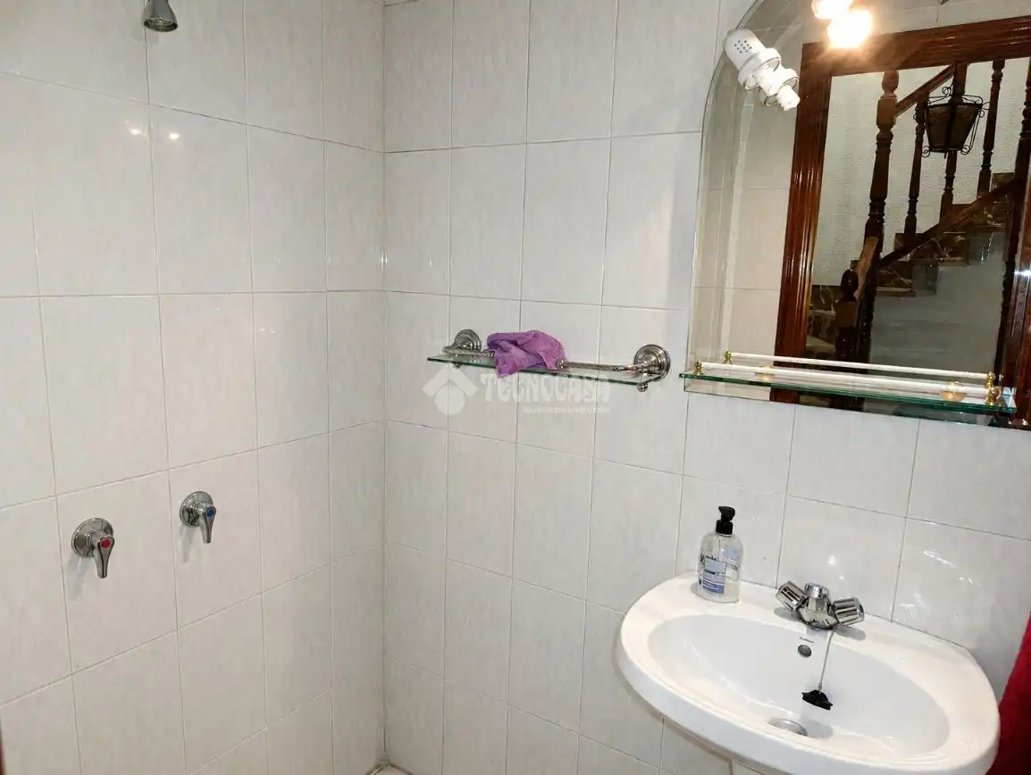 Baño de Casa adosada en venta en Fuenlabrada con Calefacción