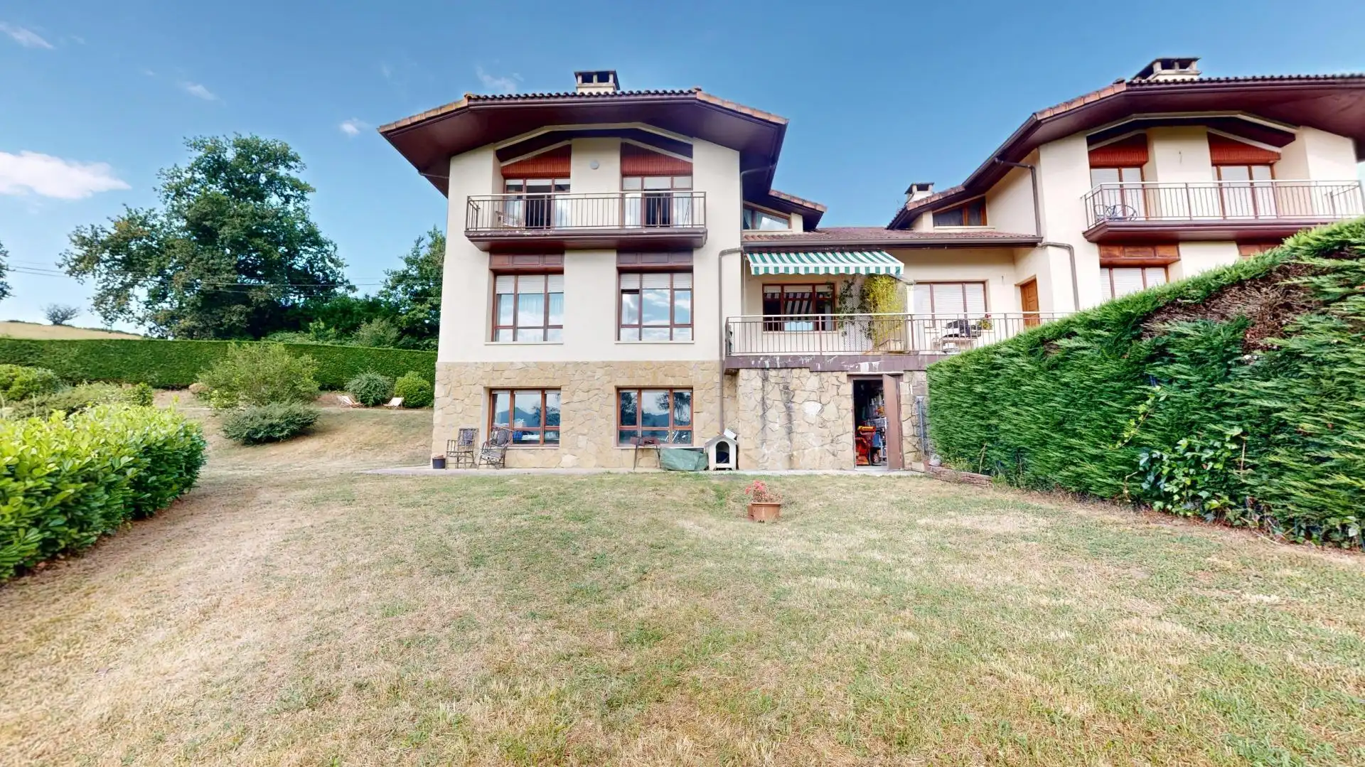 Vista exterior de Casa adosada en venta en Zalla  con Calefacción, Jardín privado y Terraza
