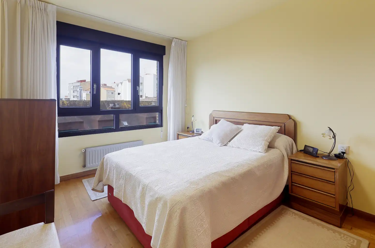 Dormitori de Pis en venda en Gijón  amb Calefacció, Parquet i Traster