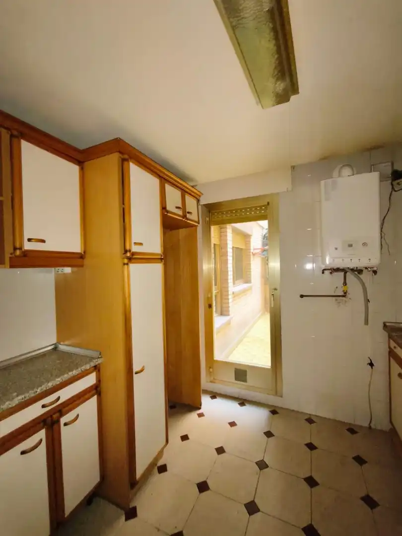 Kitchen of Flat for sale in Zaragoza  with Heating, Terrace and Balcony