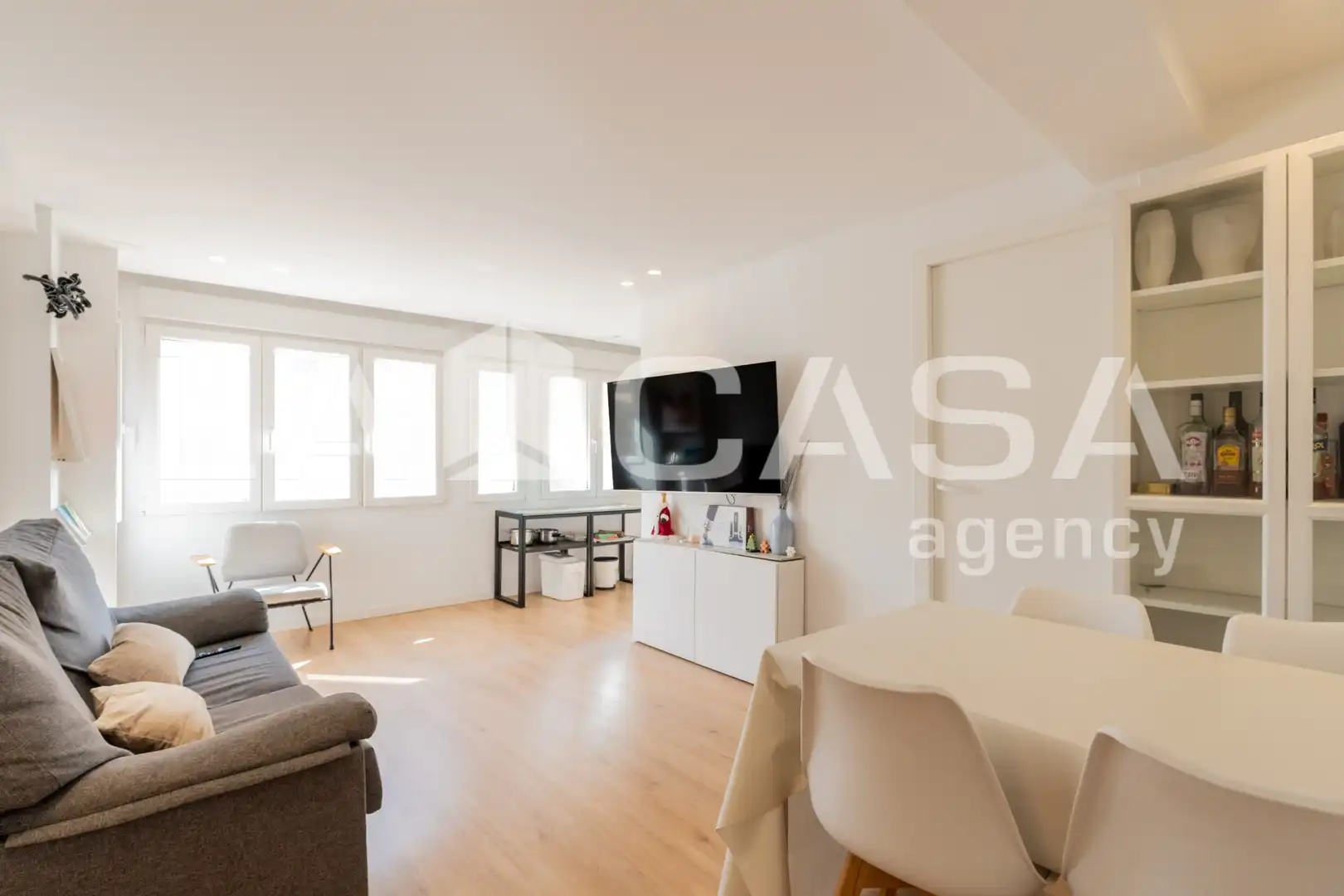 Flat for sale in Valencia  with Air Conditioner