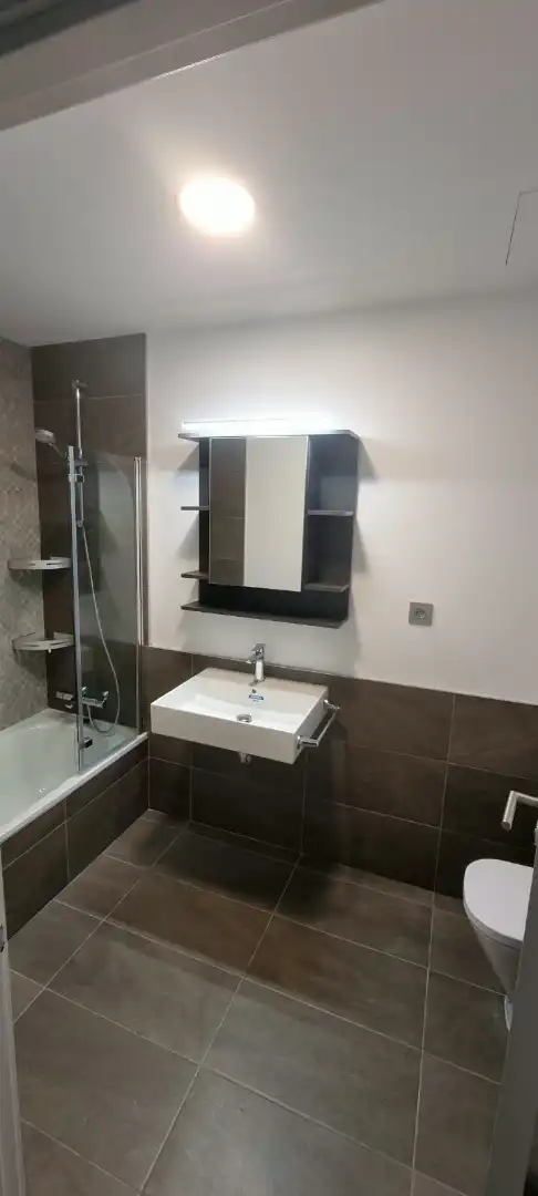 Badezimmer von Wohnung zur Miete in Entrenúcleos