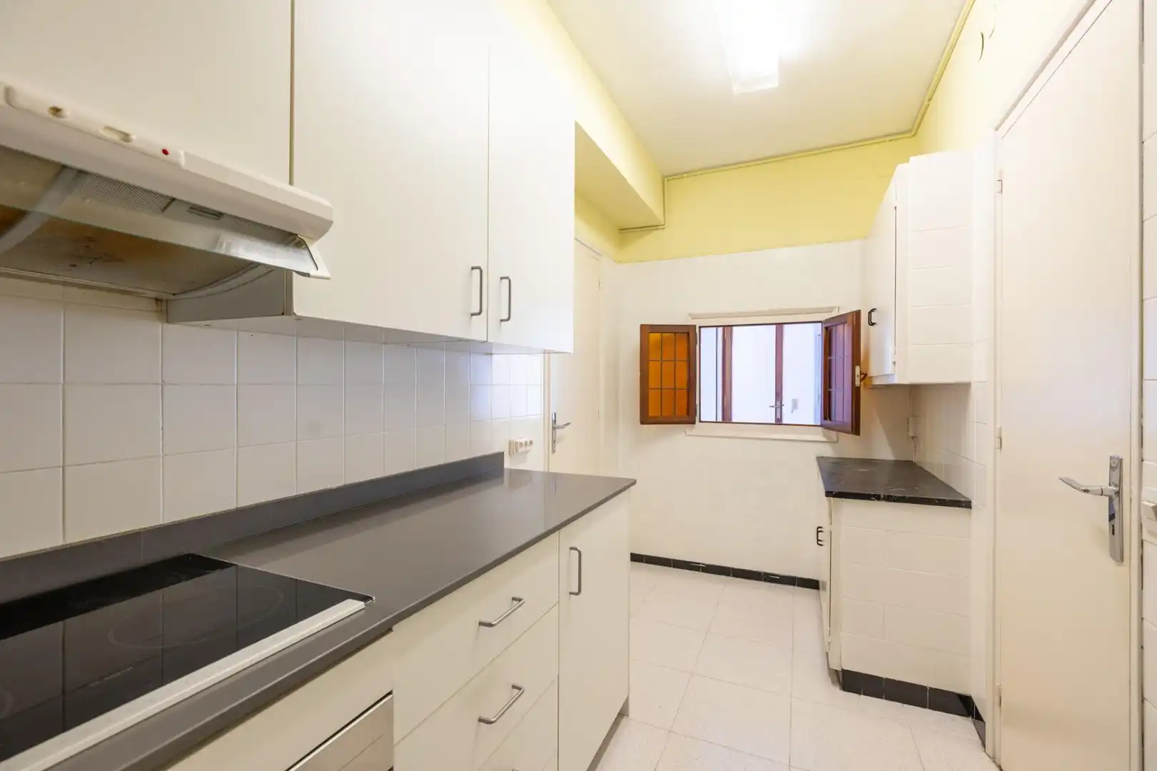Cuina de Pis en venda en Barcelona amb Calefacció, Terrassa i Balcó
