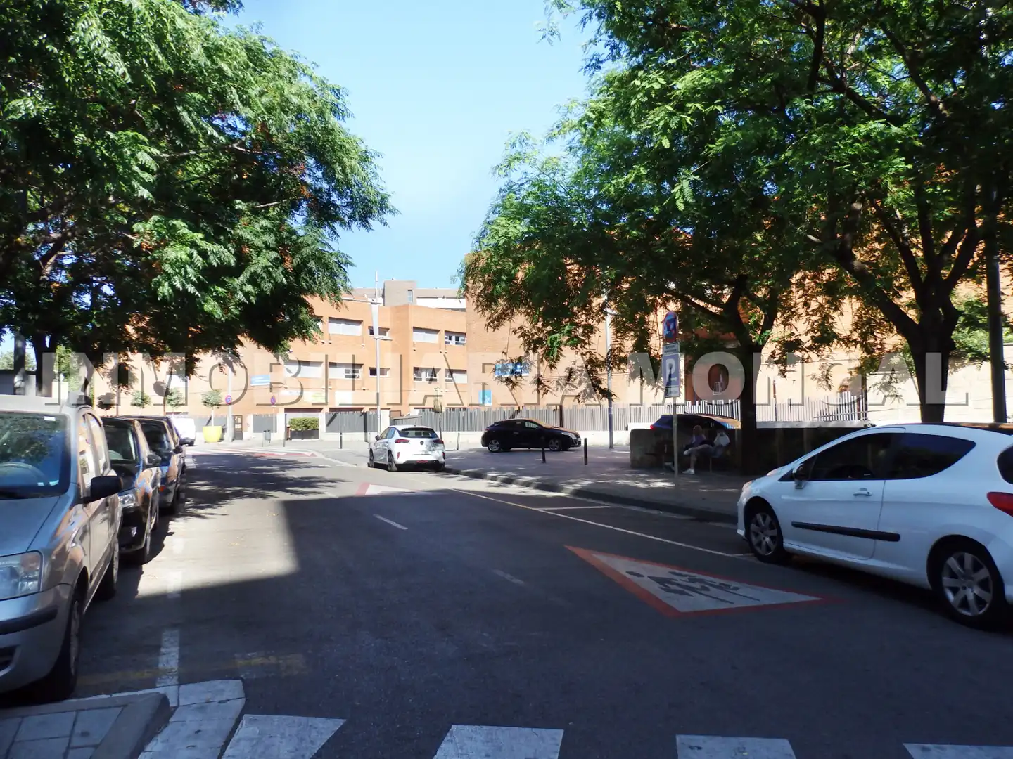 Vista exterior de Garaje en venta en Cornellà de Llobregat