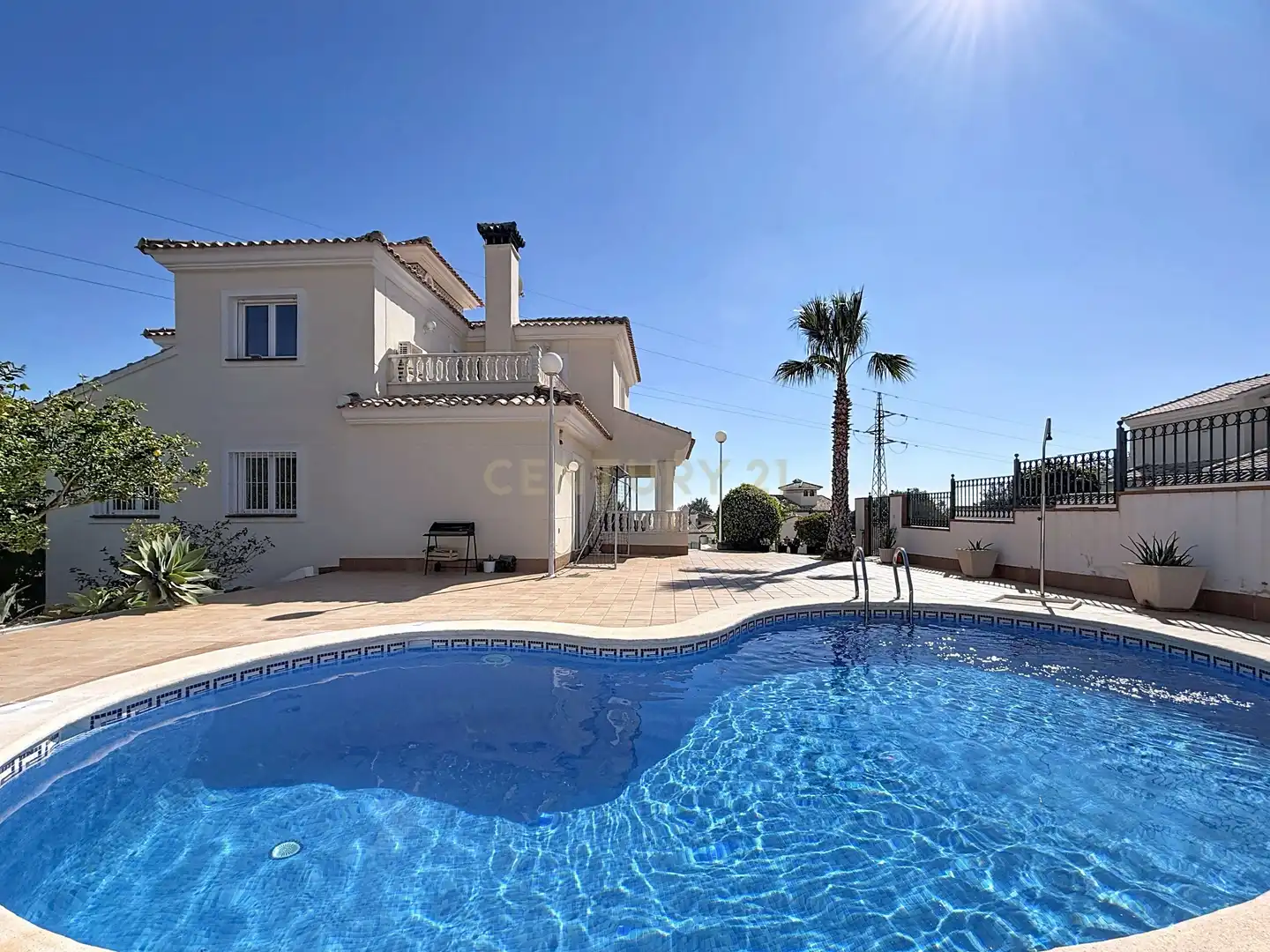 Vista exterior de Casa o xalet en venda en Orihuela amb Jardí privat, Traster i Piscina