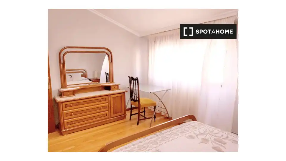 Bedroom of Flat for share in Cabral - Candeán