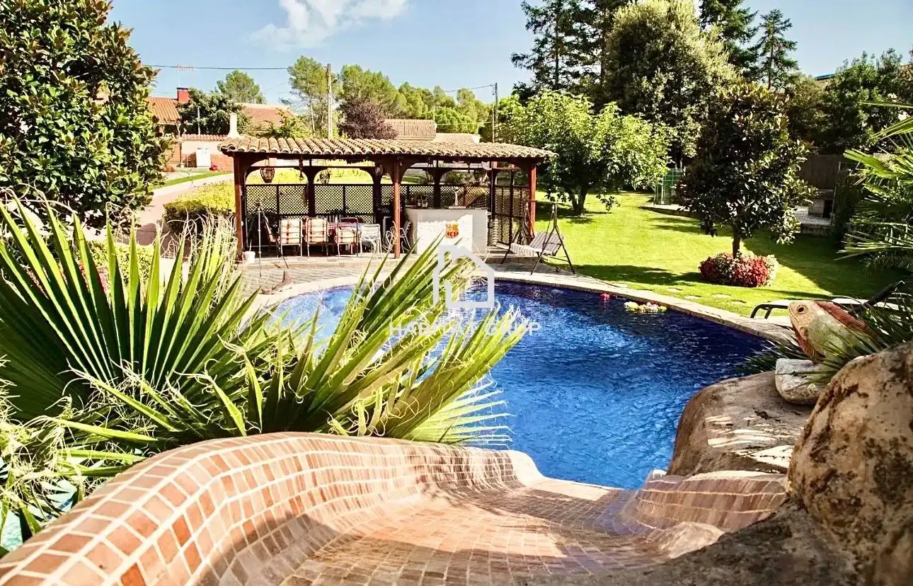 Piscina de Casa o xalet en venda en Castellnou de Bages amb Aire condicionat, Calefacció i Jardí privat