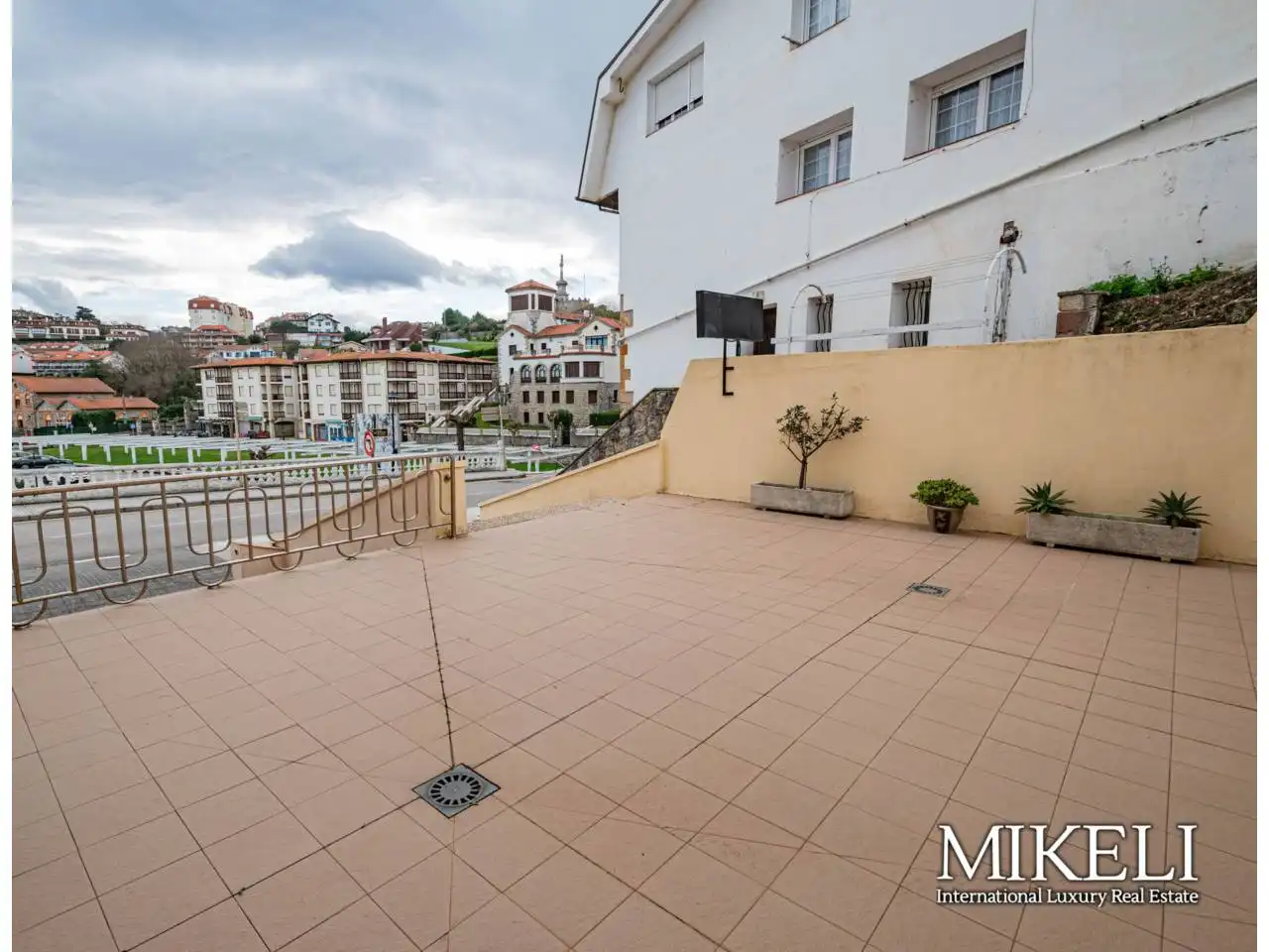 Commercial properties for sale in Paseo MUELLE, Comillas (Cantabria)