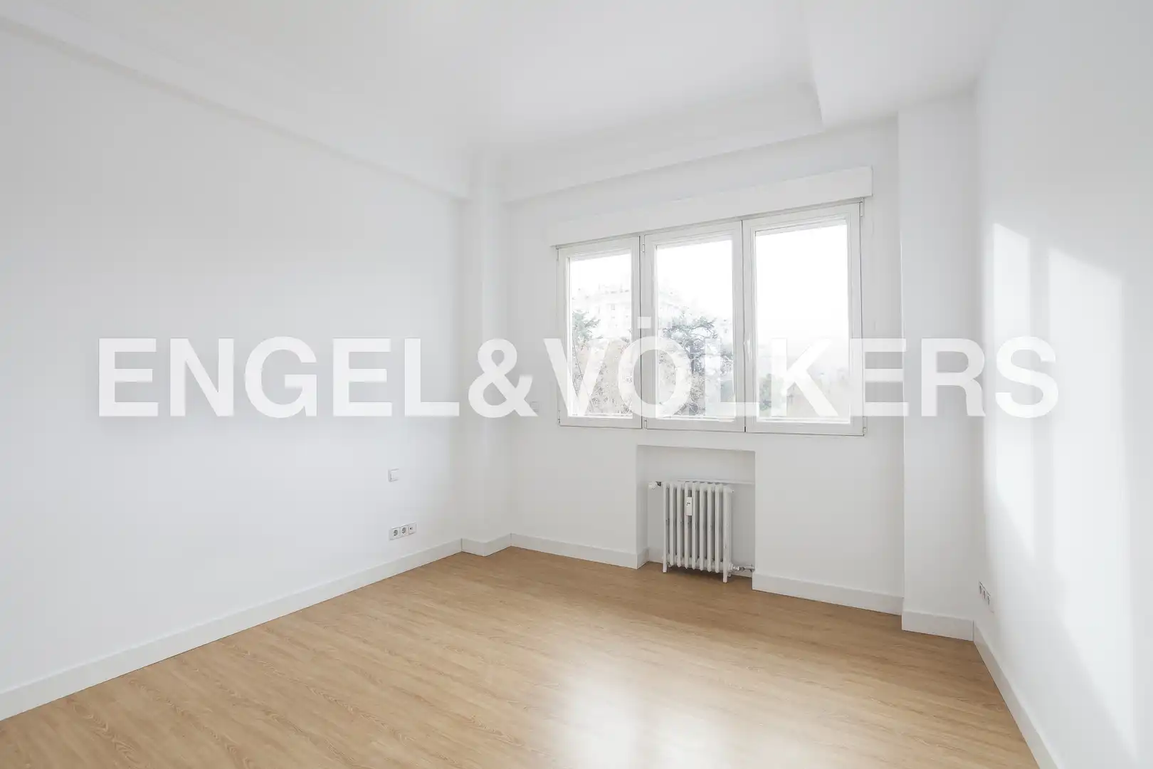 Bedroom of Flat for rent in Madrid  with Heating, Terrace and Balcony