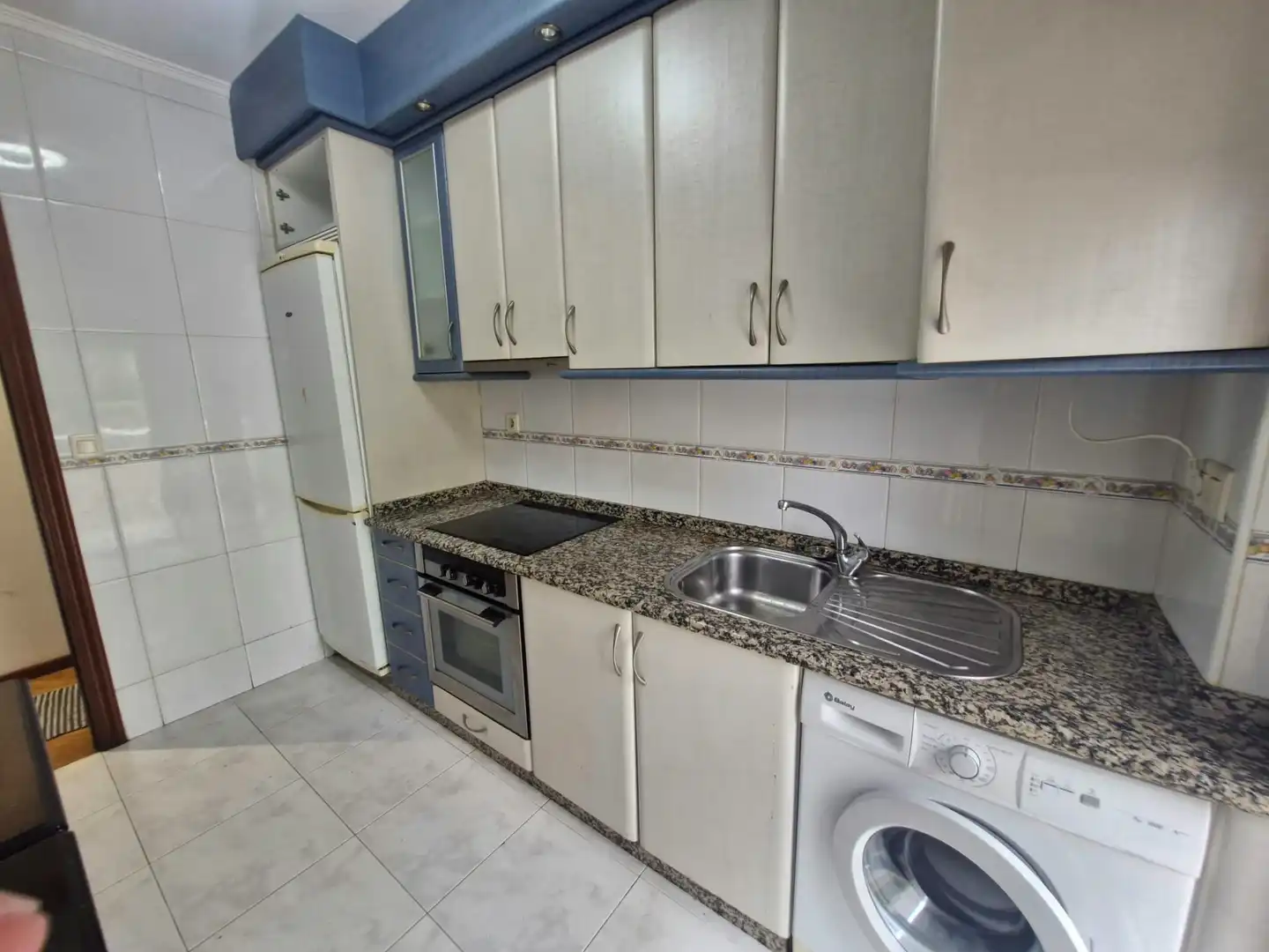 Cuina de Apartament en venda en Barbadás amb Calefacció, Parquet i Moblat