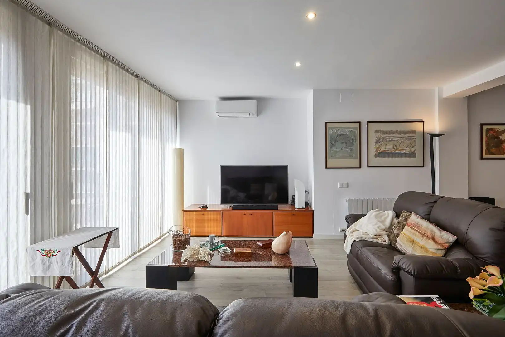 Wohnzimmer von Wohnung zum Verkauf in Barcelona mit Klimaanlage, Parkett und Ofen