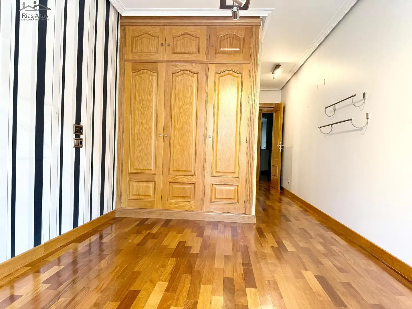 Piso en venta en Calle VOLUNTARIADO, Ciudad Vieja