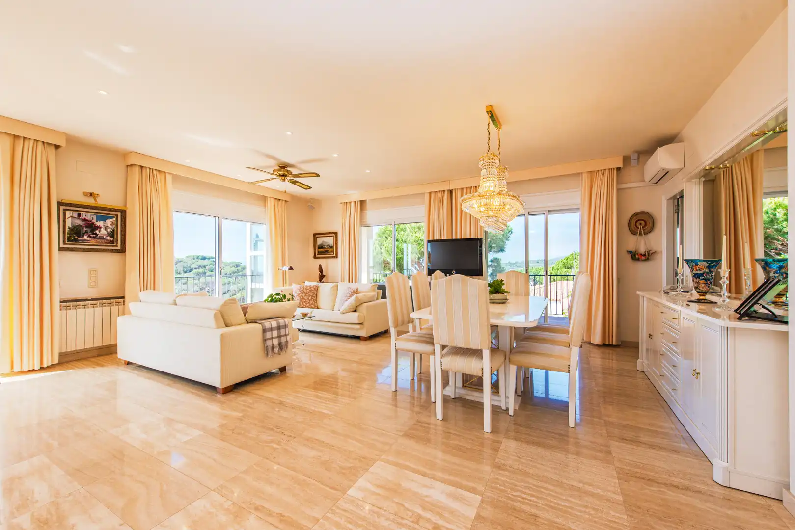 Sala d'estar de Casa o xalet en venda en Sant Feliu de Guíxols amb Aire condicionat, Calefacció i Jardí privat