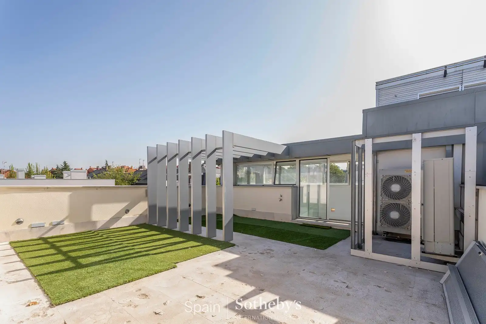 Terraza de Casa adosada en venta en Madrid con Aire acondicionado, Calefacción y Jardín privado