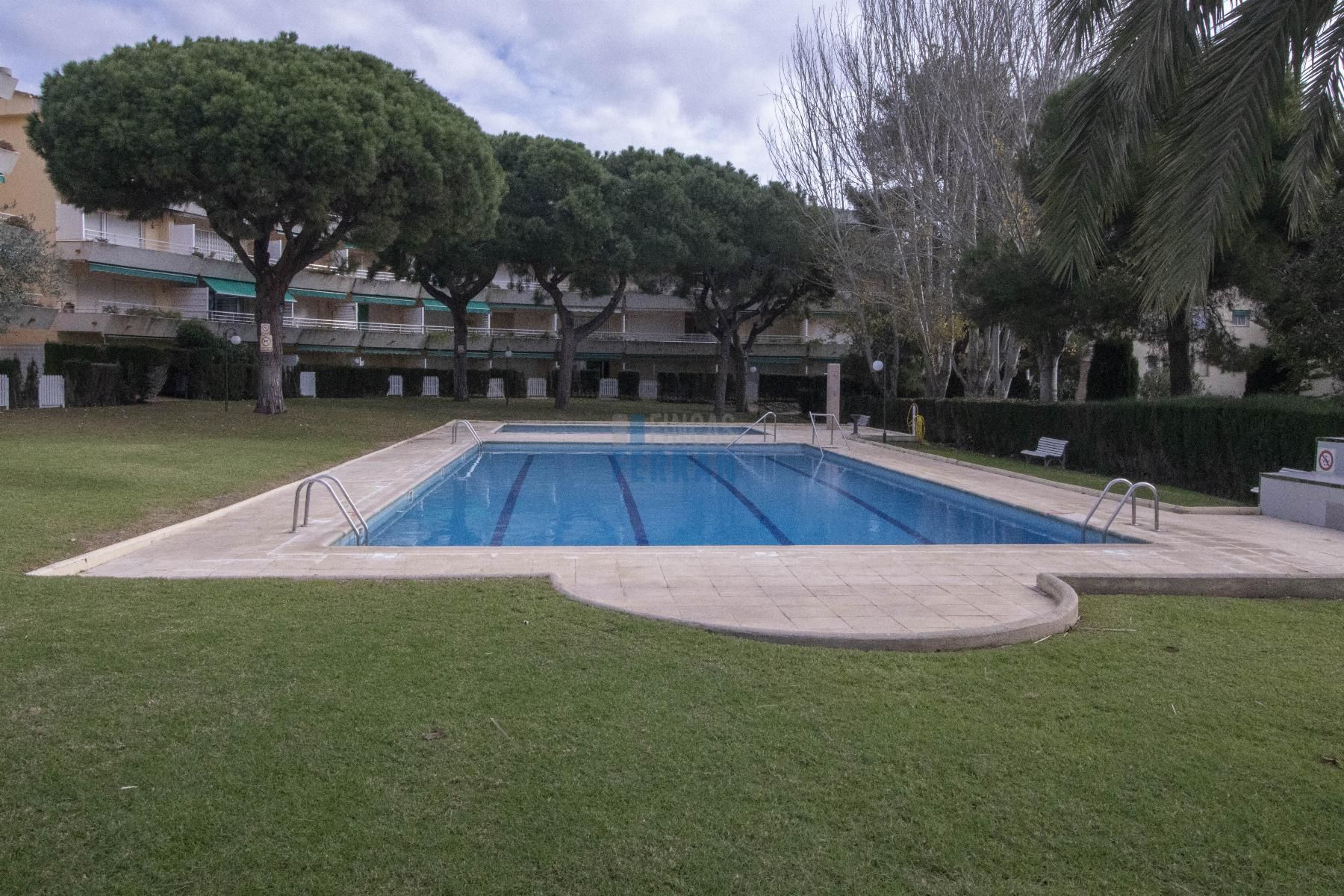 Piscina de Apartament en venda en El Vendrell amb Terrassa, Moblat i Piscina comunitària