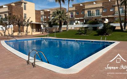 Piscina de Casa adosada en venda en Calafell amb Aire condicionat, Calefacció i Terrassa