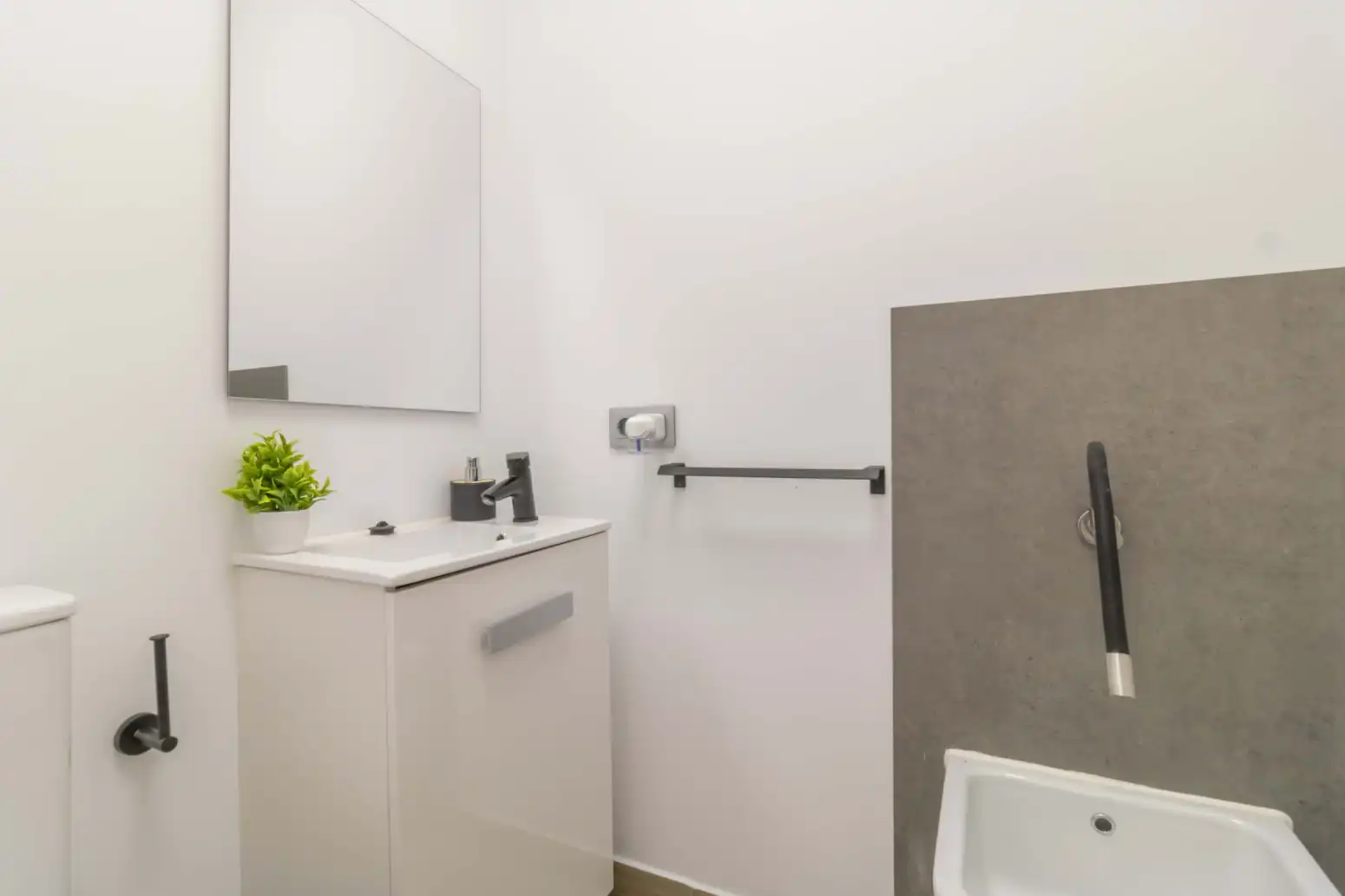 Baño de Local en venta en Sevilla con Domótica