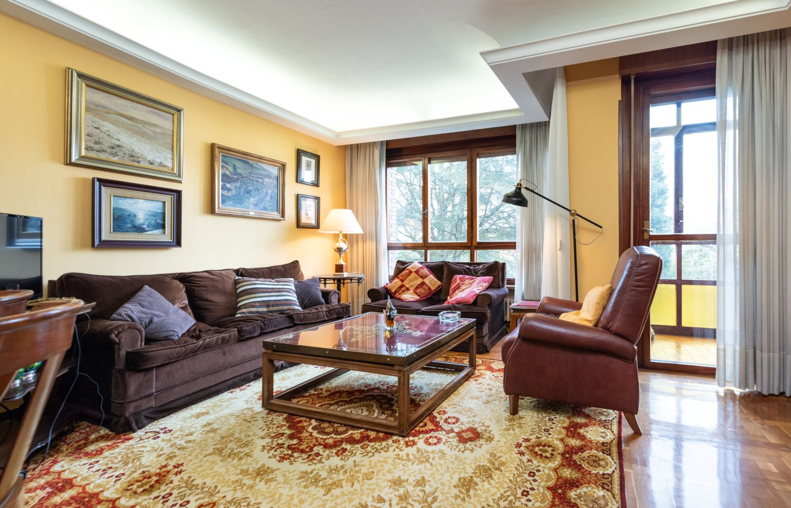 Living room of Flat for sale in Oviedo   with Heating, Parquet flooring and Terrace