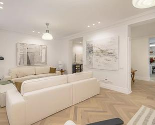 Living room of Flat for sale in  Madrid Capital  with Air Conditioner, Heating and Private garden