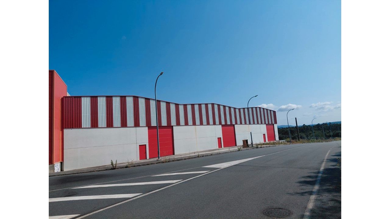 Vista exterior de Nau industrial en venda en Coirós