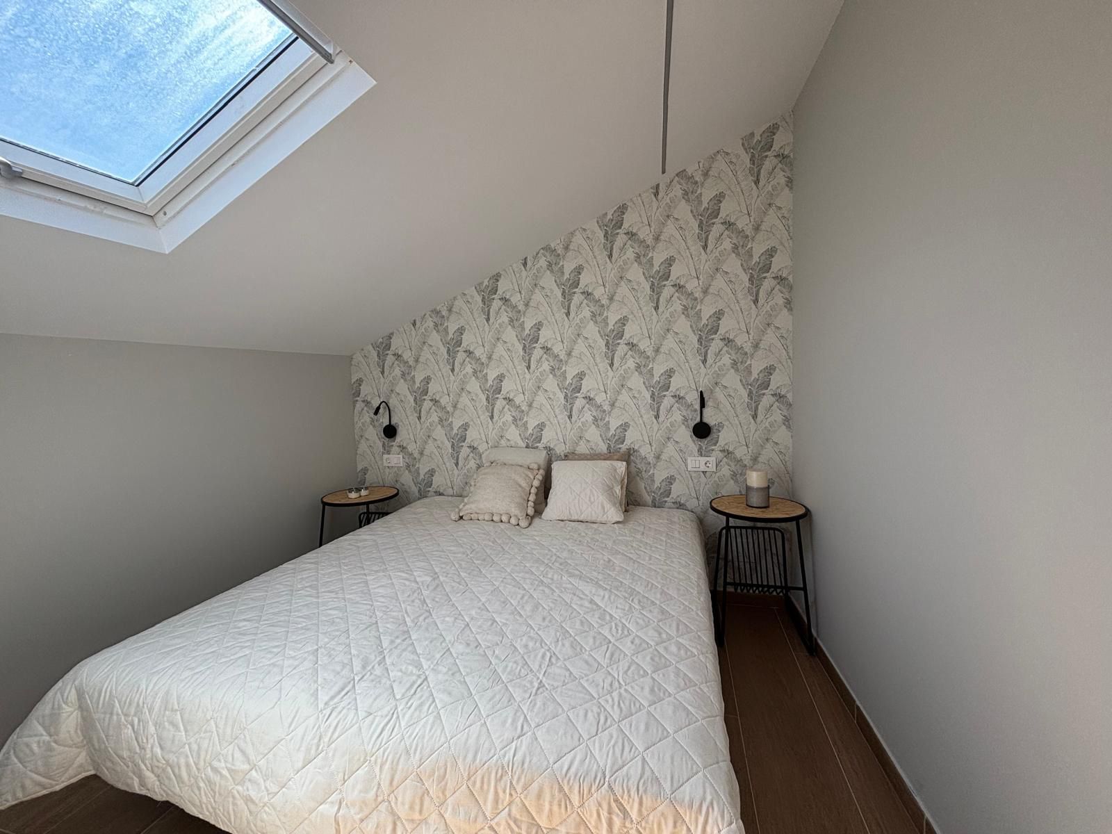 Bedroom of Duplex to rent in Santiago de Compostela   with Heating, Furnished and Oven