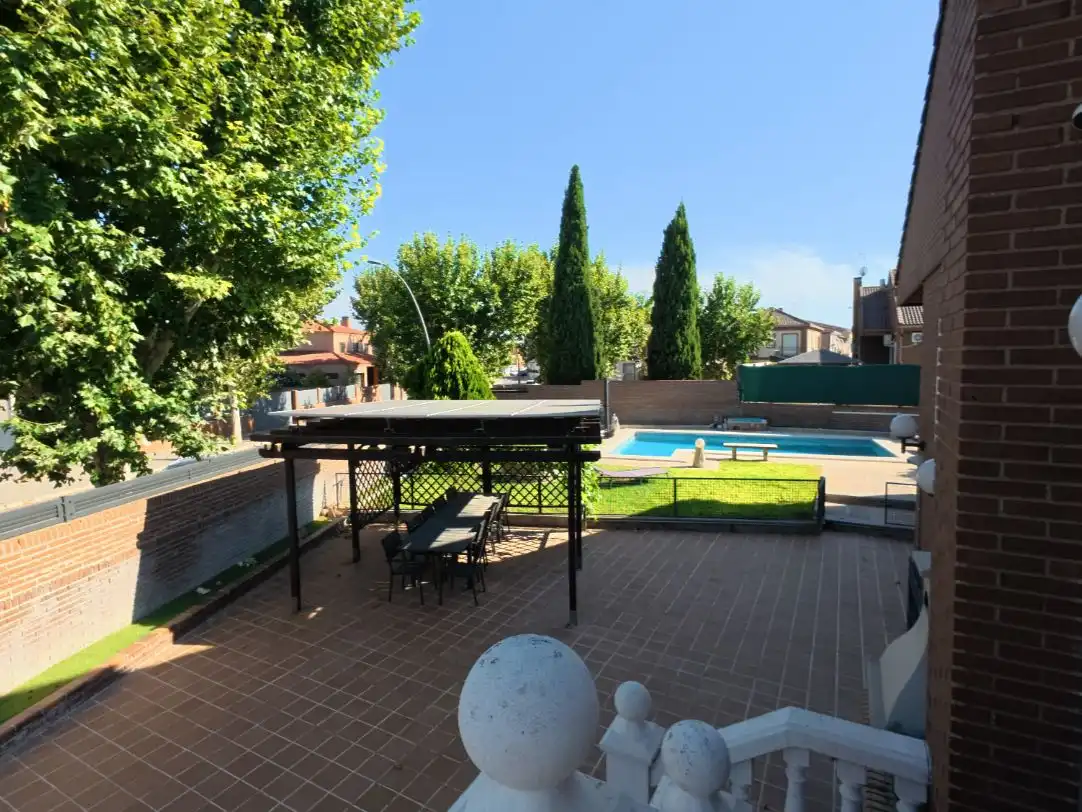 Casa pareada con jardín en venta en Calle el Plantío 1, imagen 5