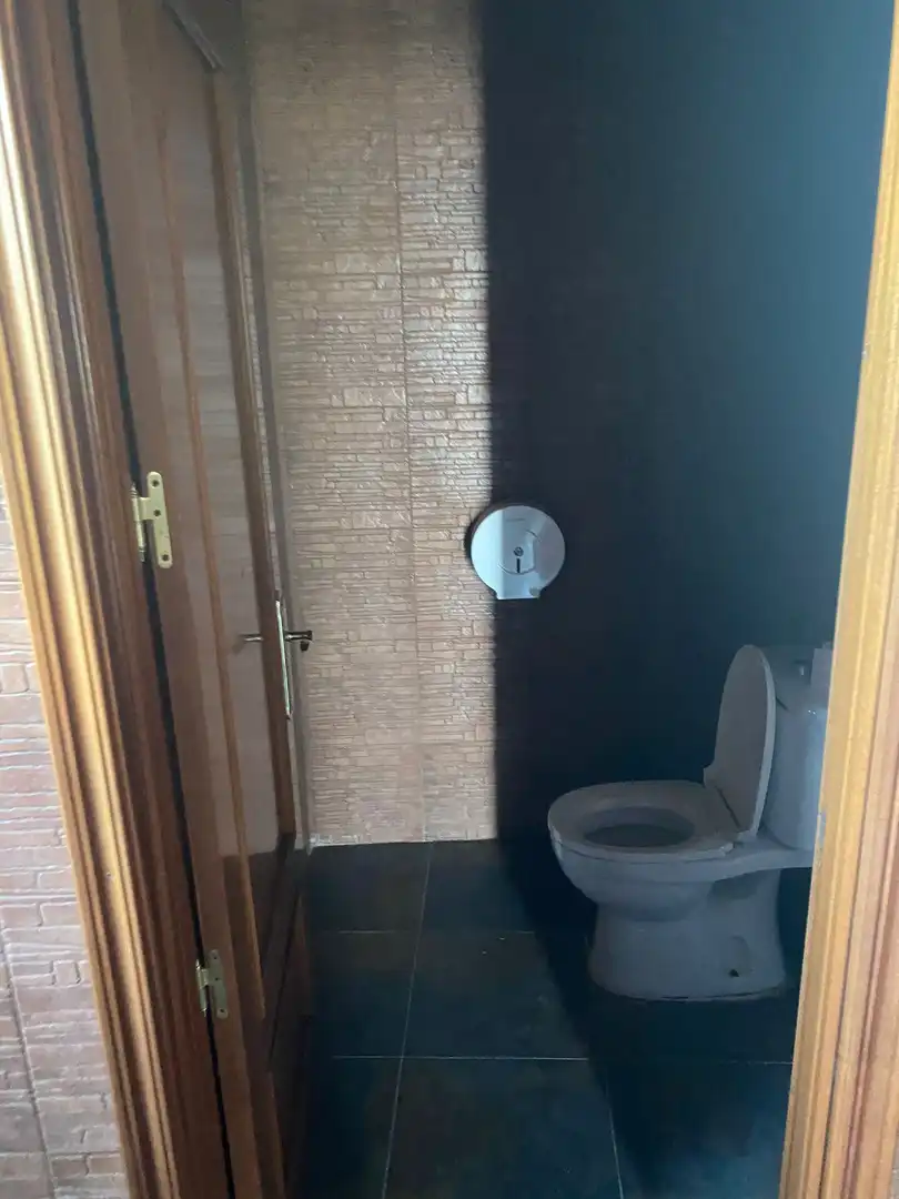 Bany de Local en venda en Espartinas amb Aire condicionat i Calefacció