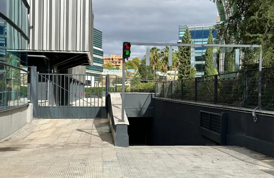 Vista exterior de Traster de lloguer en Madrid amb Alarma