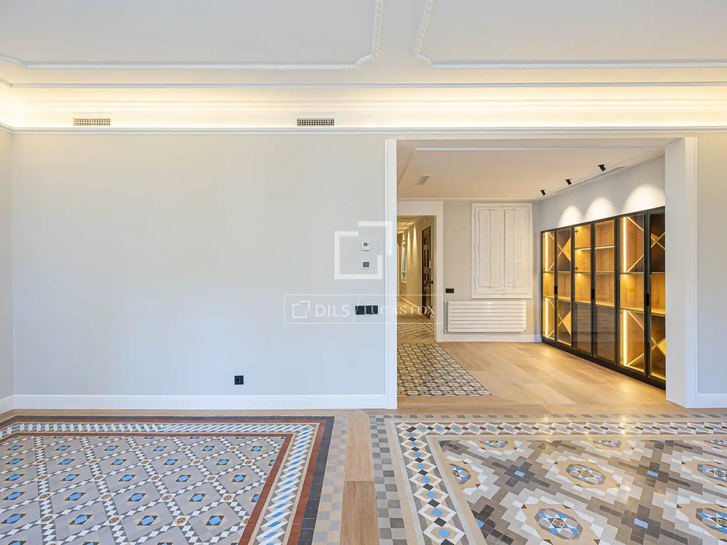 Wohnung zum Verkauf in Barcelona mit Klimaanlage, Heizung und Balkon