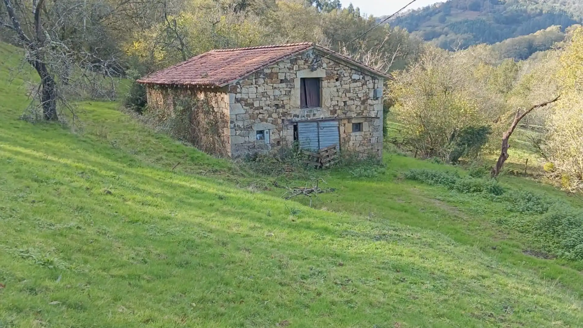 Vista exterior de Casa o xalet en venda en Los Corrales de Buelna 