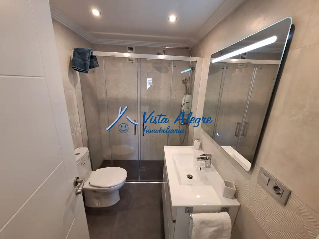 Bathroom of Flat for sale in Haro, La Rioja