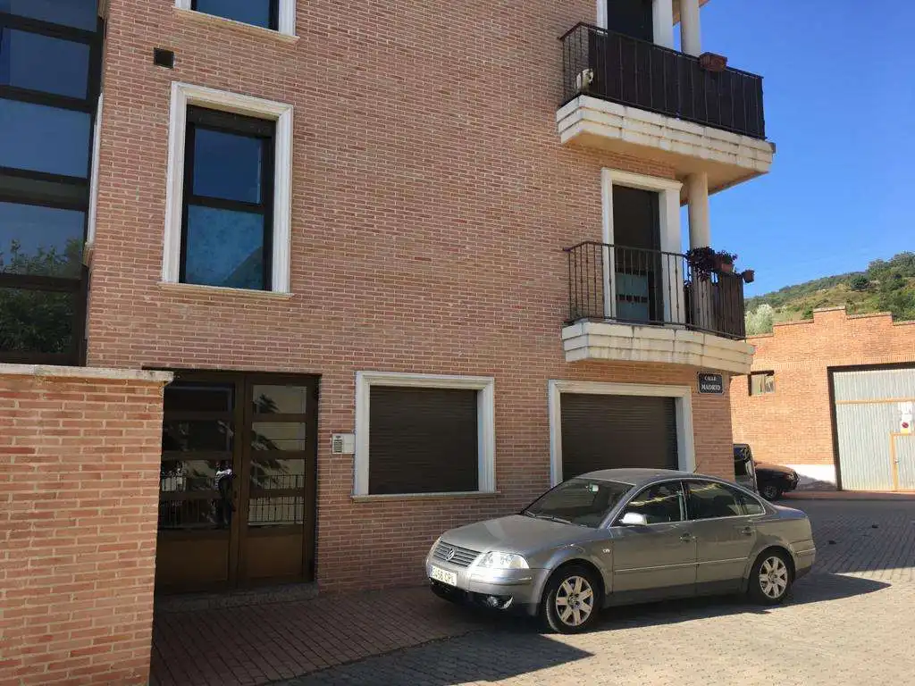 Vista exterior de Piso en venta en Santurde de Rioja con Calefacción, Terraza y Trastero