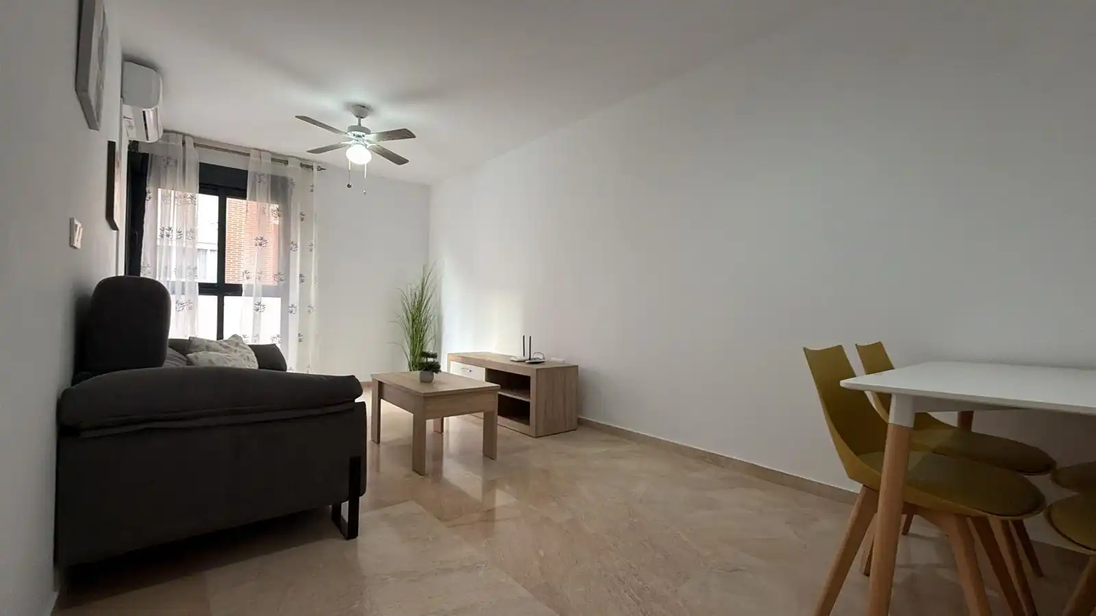Living room of Flat for sale in Elche / Elx  with Air Conditioner and Furnished