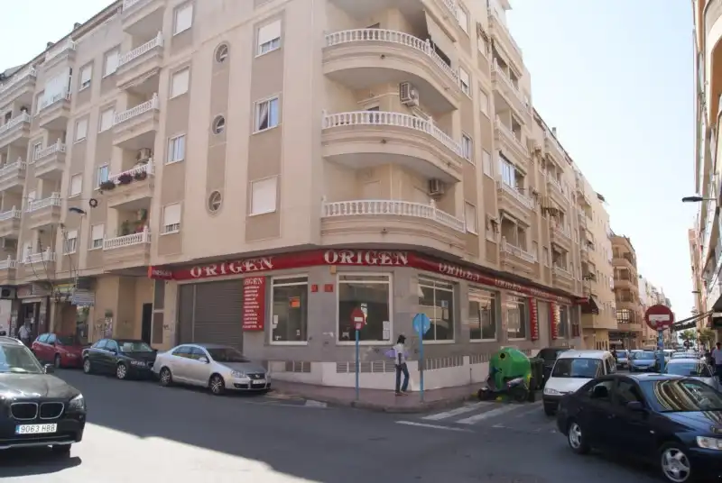 Local comercial en venda a Calle Caballero de Rodas 92