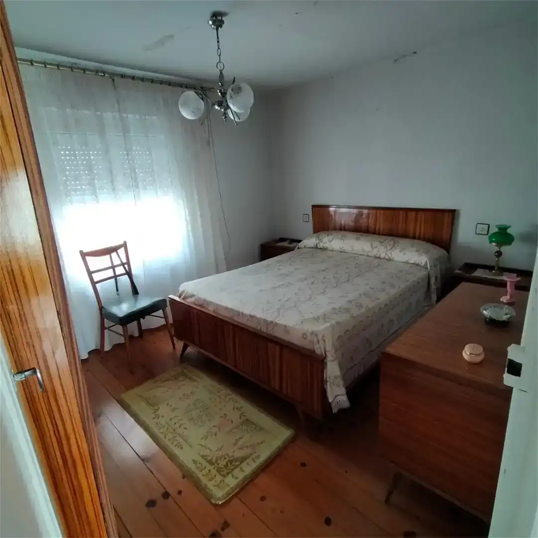 Dormitori de Casa adosada en venda en Valdeolea amb Rentadora i TV