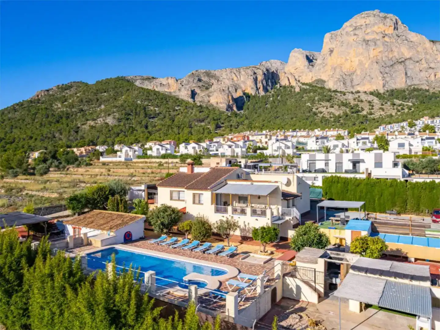 Außenansicht von Wohnung zum Verkauf in Polop mit Klimaanlage, Schwimmbad und Balkon