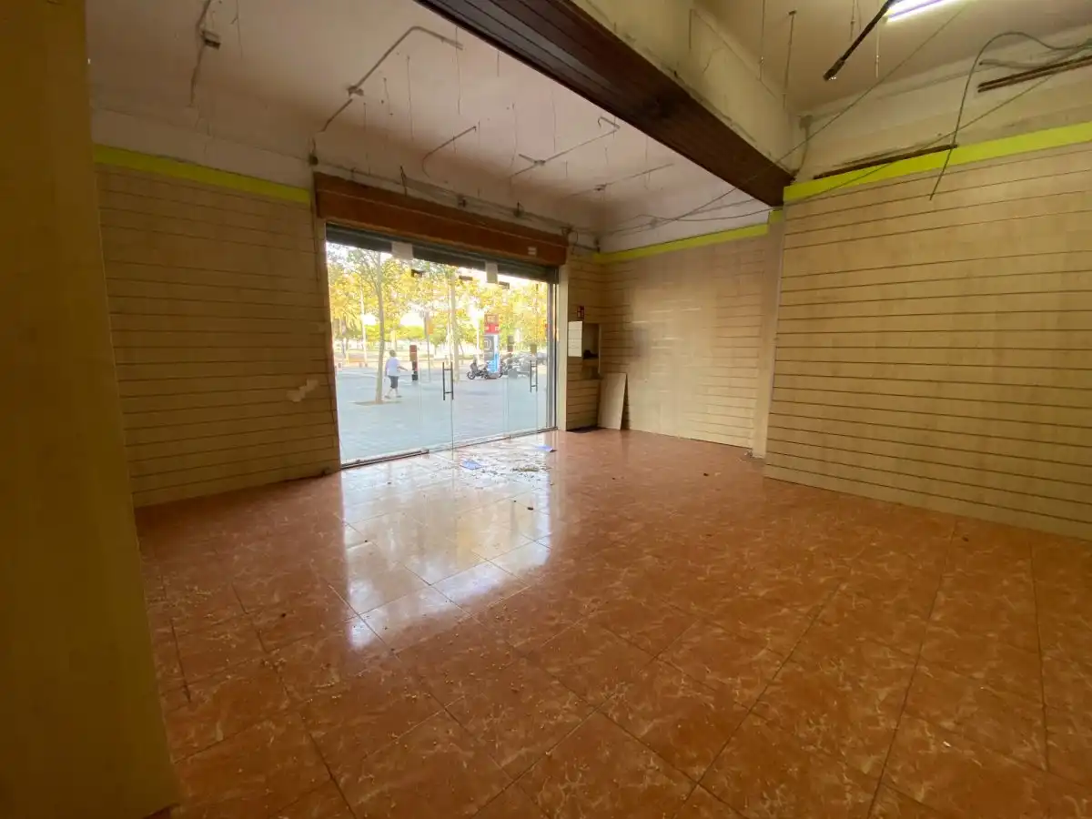 Local de lloguer en Ciutat Vella