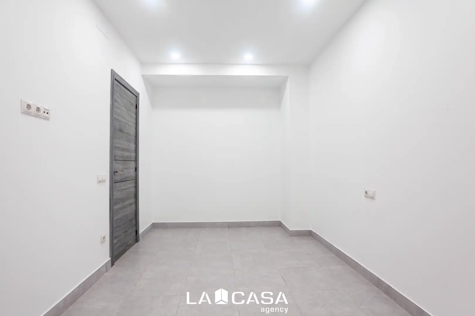 Ground floor for sale in  Barcelona Capital  with Heating